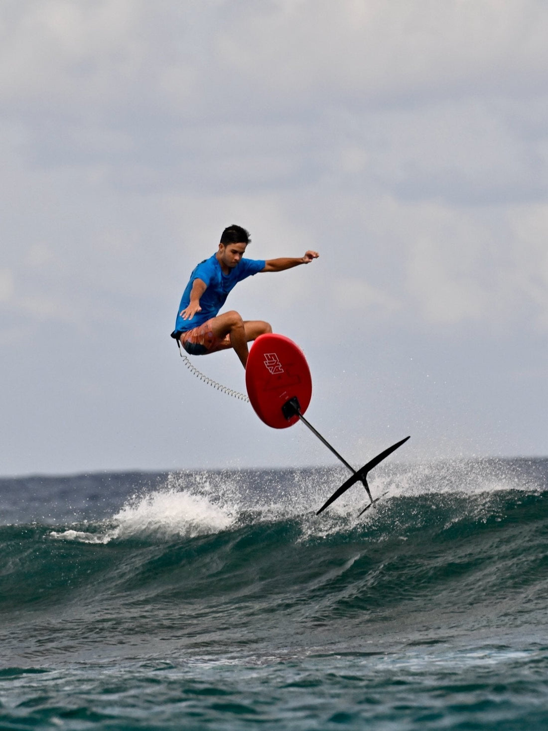Toaura and Haunui Haumani go one-two at the Tahitian Foil Club reef contest